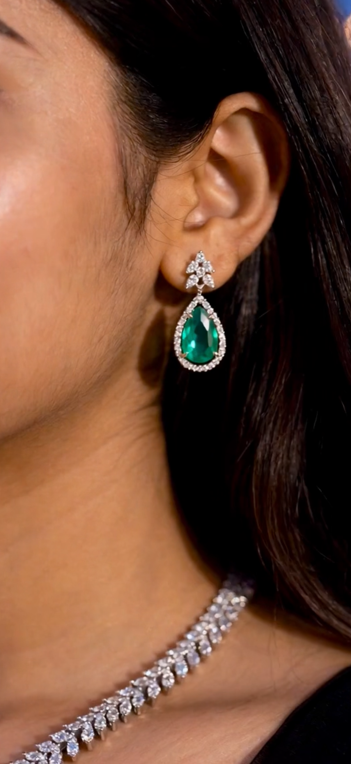 Silver Color Necklace Set With Emerald Green Pendant